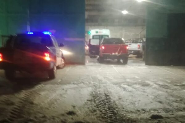 Una familia con un bebé quedó varada por la nieve y el viento blanco en Primeros Pinos: «Pensaron que se iban a morir»