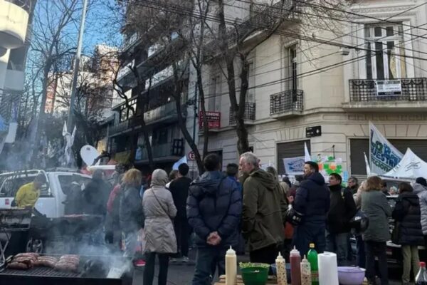 Desalojaron el acampe frente al domicilio de Cristina Fernández de Kirchner en Constitución