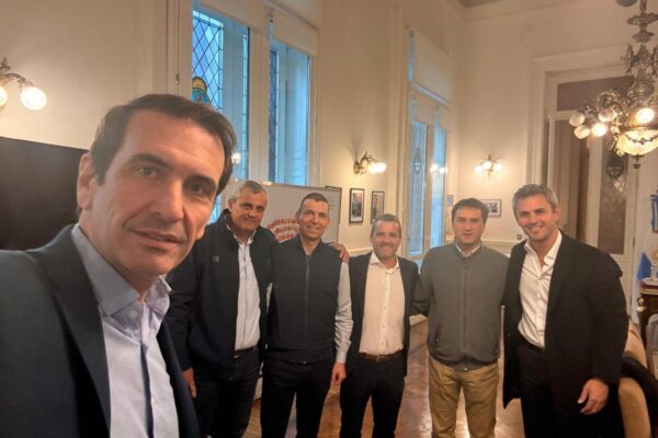 Radicales con peluca: Cervi y otros diputados oficializan un interbloque con La Libertad Avanza