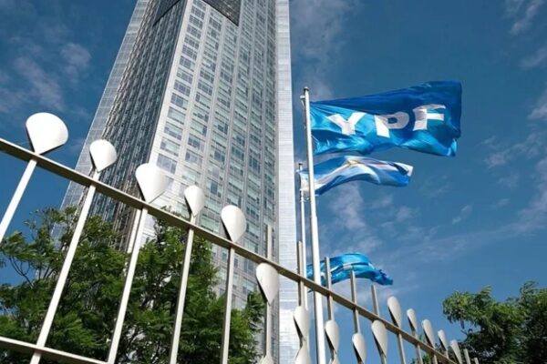 El Gobierno echó a más de 60 empleados de la Procuración por presuntas filtraciones en el caso YPF